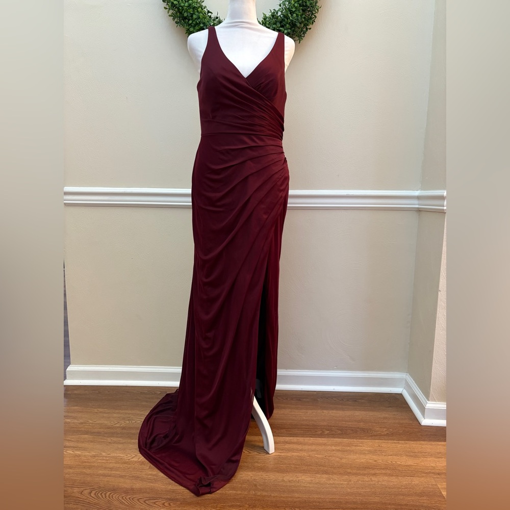 Azazie Burgundy Mermaid Pleated V-Neck Pleated Dress. Size: A8